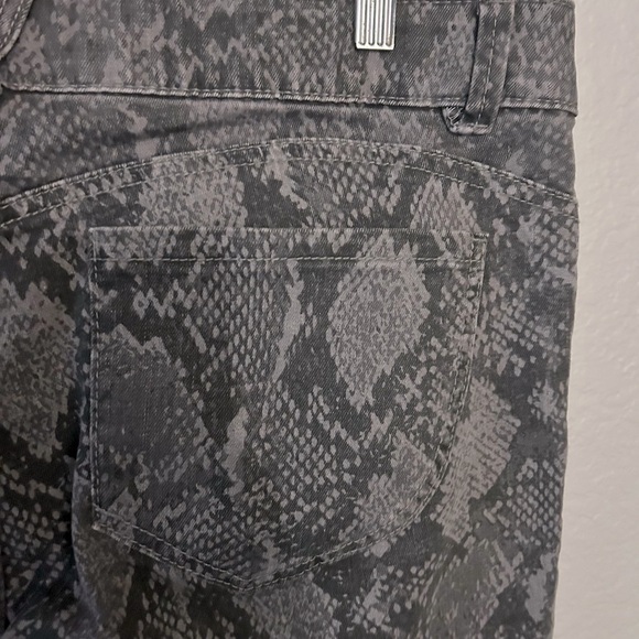 NWOT! Democracy “AB” Technology Snake Print Jeans. Size 14 - Picture 6 of 8